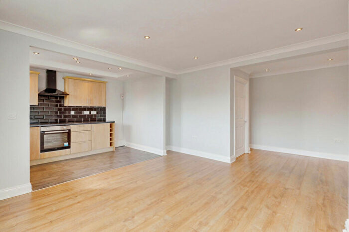 2 Bedroom Flat For Sale In London Road, Hadleigh, SS7