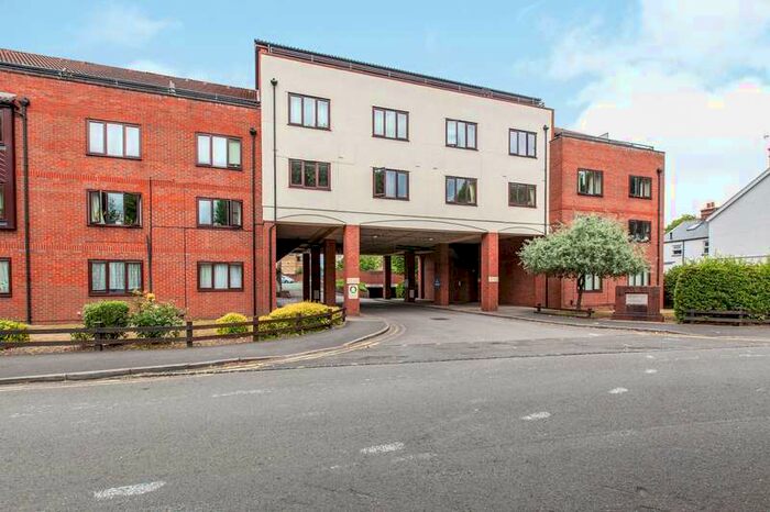 1 Bedroom Apartment To Rent In Romana Court, Staines, TW18