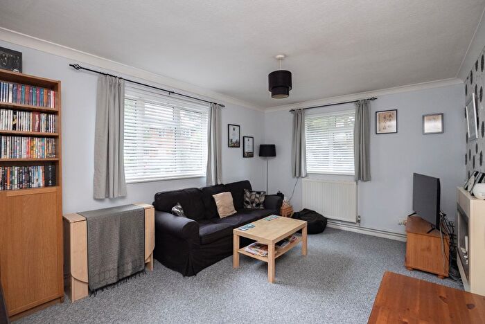 2 Bedroom Flat For Sale In Springfield Road, Westcott, RH4