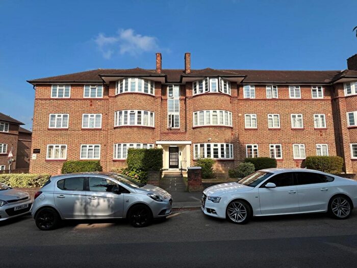 2 Bedroom Flat For Sale In Beaufort Park, Golders Green, London, NW11