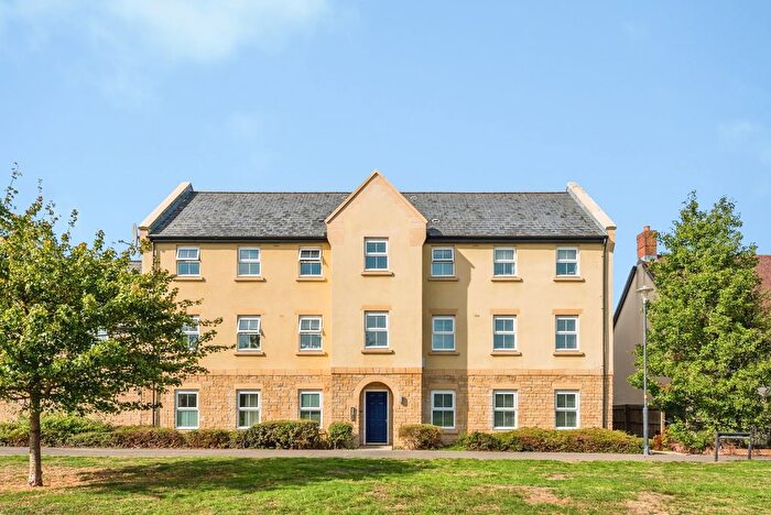 2 Bedroom Flat For Sale In Cassini Drive, Swindon, Wiltshire, SN25