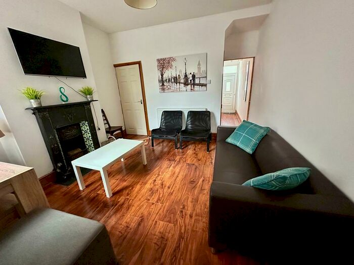 4 Bedroom Terraced House To Rent In Sir Thomas Whtes Road, Coventry, CV5