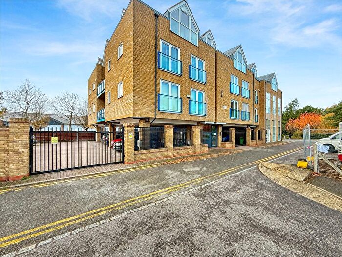 2 Bedroom Flat For Sale In St. Marys Road, Swanley, Kent, BR8