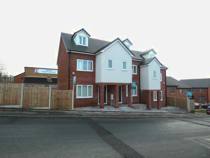 4 Bedroom Property To Rent In Sholver Lane, Oldham, OL1