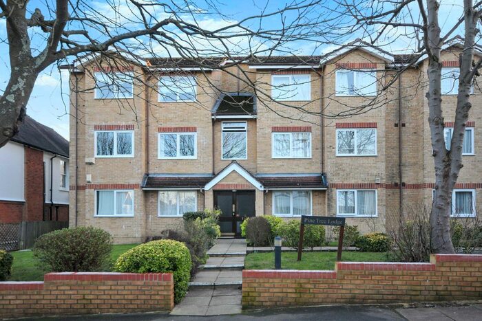 2 Bedroom Flat To Rent In Durham Avenue, Bromley, BR2