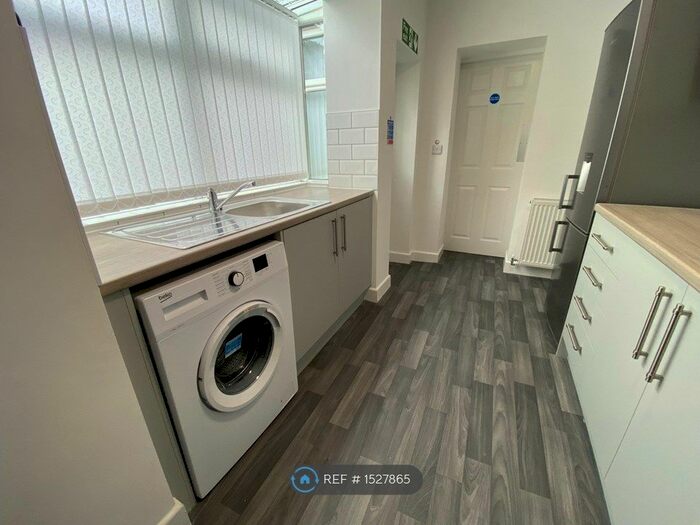 4 Bedroom Terraced House To Rent In Sharples Hall Street, Oldham, OL4
