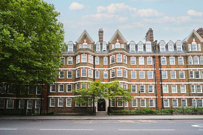 2 Bedroom Flat To Rent In Park Road, Regent's Park, London, NW1