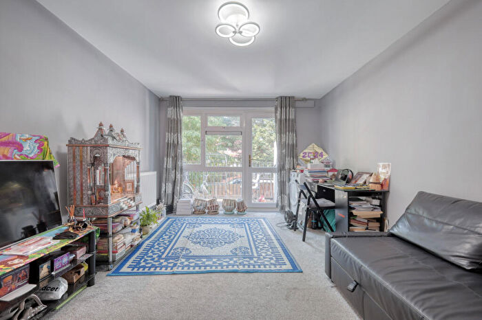 1 Bedroom Flat For Sale In Sevenoaks Close, Romford, RM3