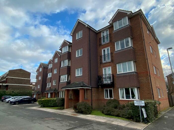 1 Bedroom Apartment To Rent In Jemmett Close, Kingston Upon Thames, Surrey, KT2