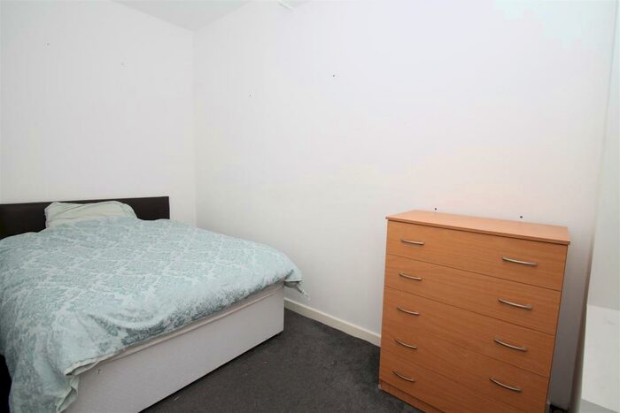 1 Bedroom Flat To Rent In Green Lanes, Winchmore Hill, London, N21