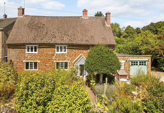 3 Bedroom Cottage For Sale In Bell Lane, Byfield, Northamptonshire, NN11