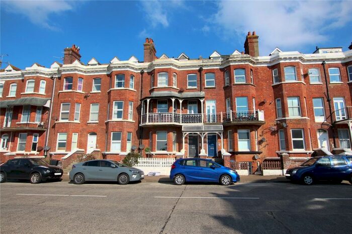 1 Bedroom Apartment To Rent In South Terrace, Littlehampton, West Sussex, BN17