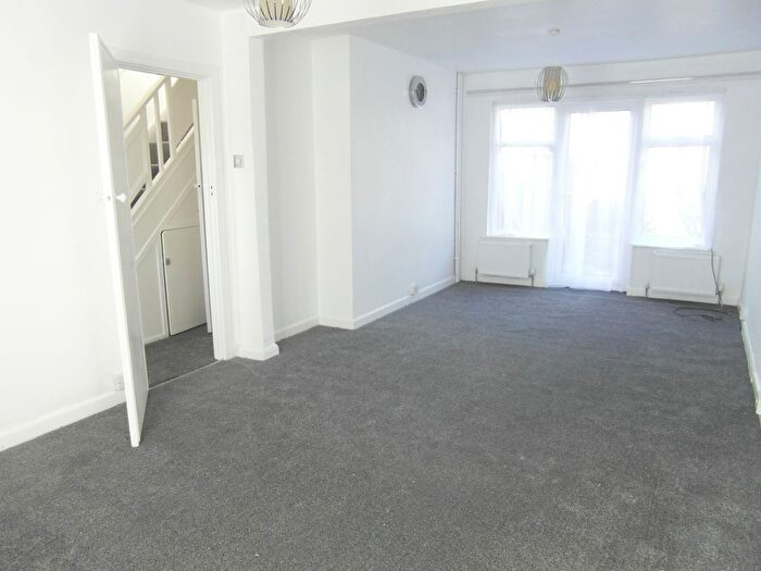 3 Bedroom Semi-Detached House To Rent In Strongbridge Cl, Harrow, HA2