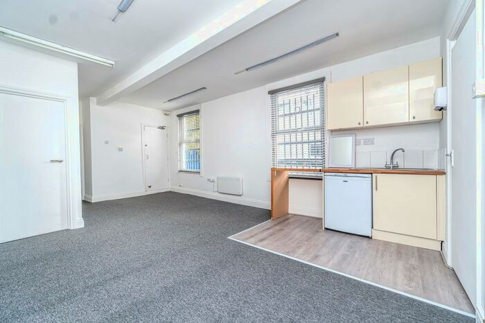 Studio To Rent In High Road Leytonstone, London, E11