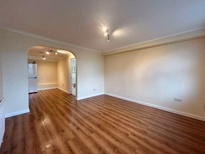 Flat To Rent In Lytton Court, Portland Road, South Norwood, SE25