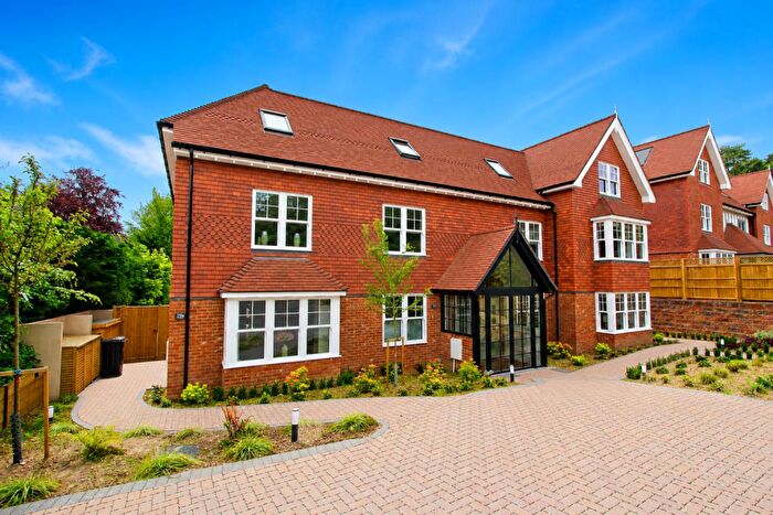 4 Bedroom House For Sale In Hollymeoak Road, Chipstead, CR5