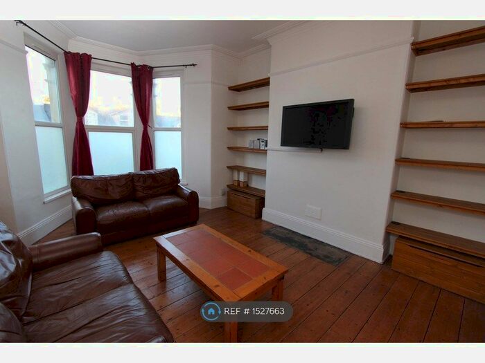 2 Bedroom Flat To Rent In Alexandra Road, Mutley, Plymouth, PL4
