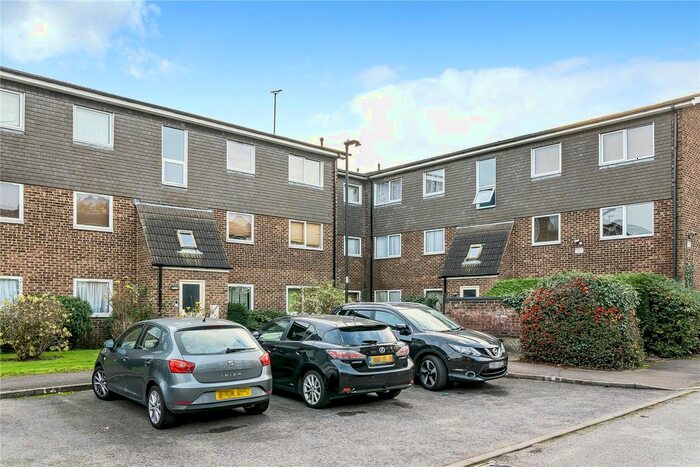 2 Bedroom Flat To Rent In Freshfield Drive, Southgate, London, N14