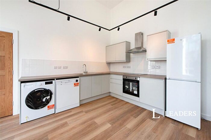 1 Bedroom Flat To Rent In Commercial Road, Portsmouth, Hampshire, PO1