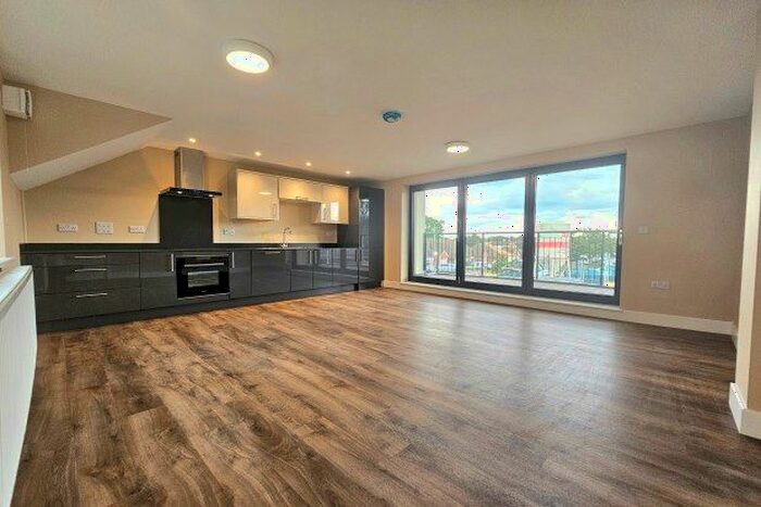 2 Bedroom Maisonette To Rent In Croft Avenue, West Wickham, BR4