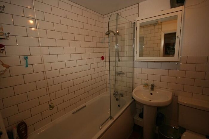 2 Bedroom Flat To Rent In Beverley Gardens, Wembley, HA9