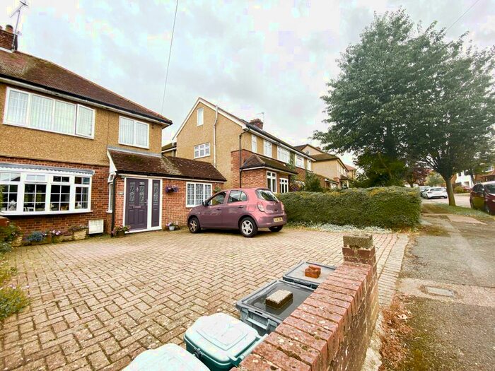 1 Bedroom Apartment To Rent In Pondfield Crescent, St Albans, AL4