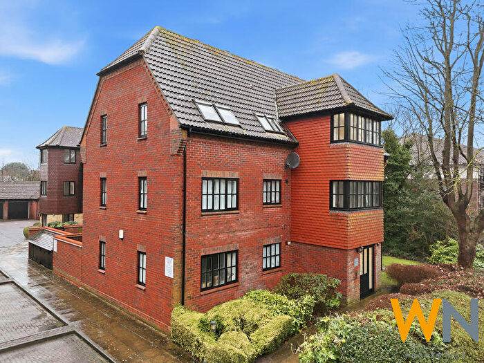 1 Bedroom Flat For Sale In Argyll Court, Sawyers Hall Lane, Brentwood, CM15