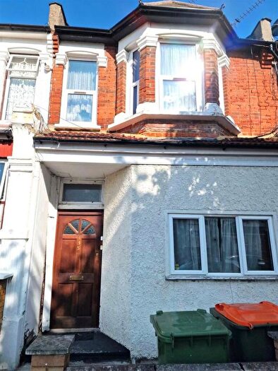 2 Bedroom Flat For Sale In Dersingham Avenue, London, E12