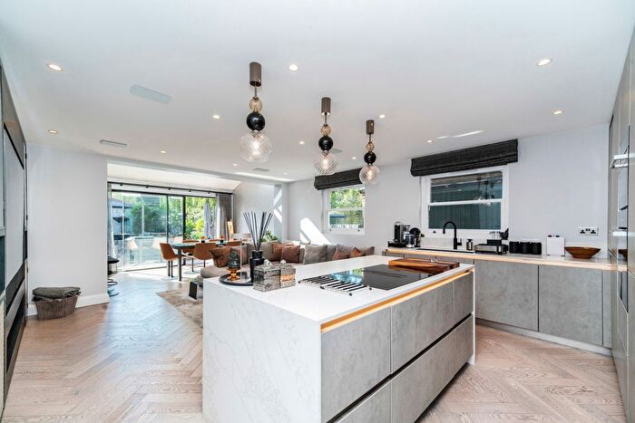 3 Bedroom Flat To Rent In Hamilton Road, London, W5