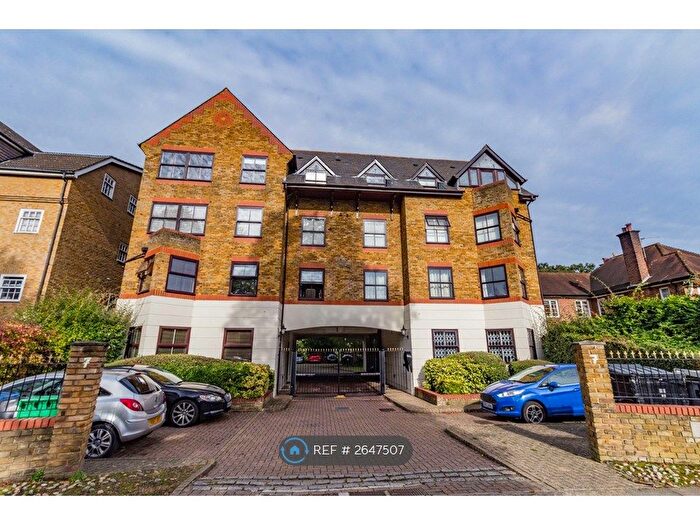 2 Bedroom Flat To Rent In Surbiton Hill Park, Surbiton, KT5