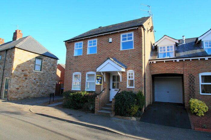 3 Bedroom Link Detached House To Rent In St. Giles Close, Durham, DH1