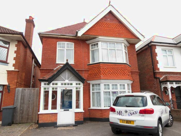 5 Bedroom House To Rent In Bedroom Detached House In Winton, BH9