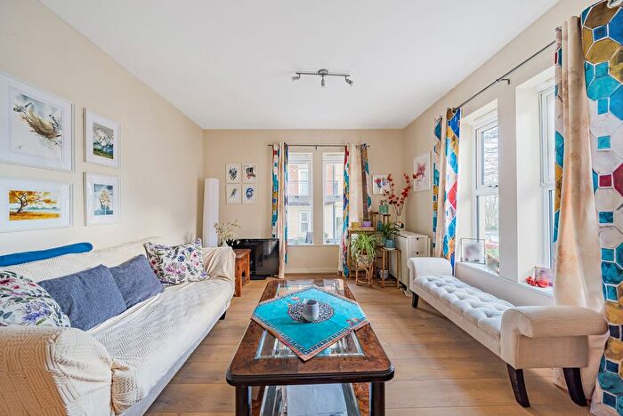 2 Bedroom Flat To Rent In Cochrane Drive, Dartford, DA1