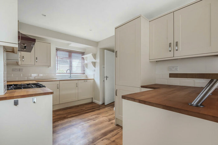 4 Bedroom Semi-Detached House To Rent In Rowlings Road, Winchester, SO22