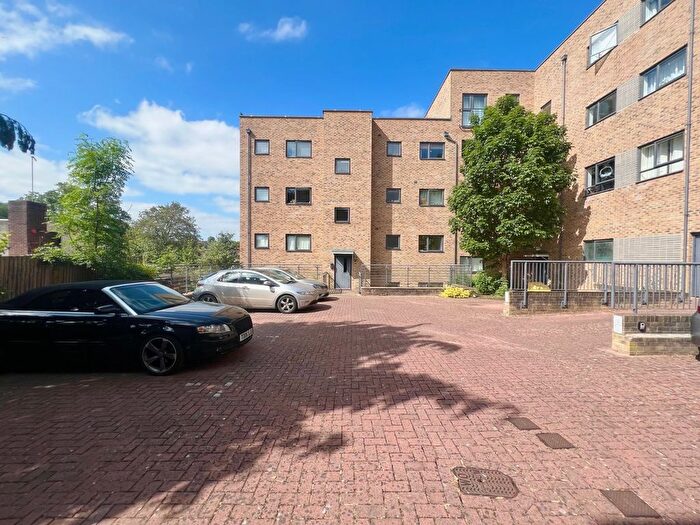 2 Bedroom Flat To Rent In Hinkler Road, Southampton, Hampshire, SO19