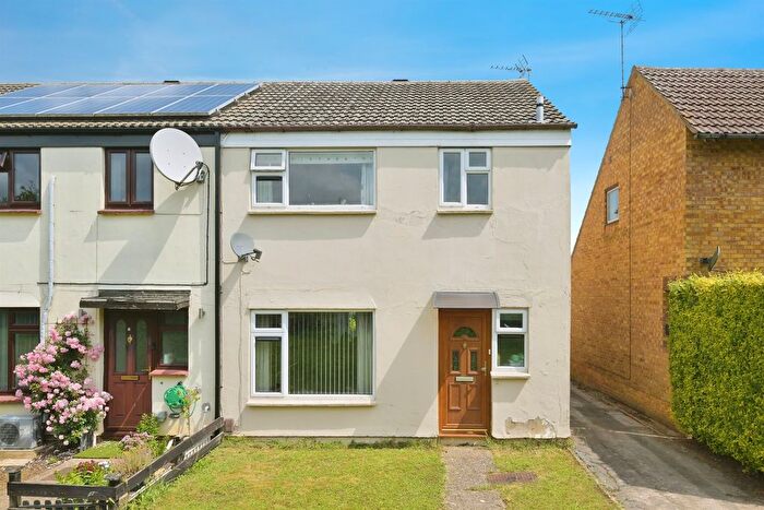 3 Bedroom End Of Terrace House For Sale In Loompits Way, Saffron Walden, CB11