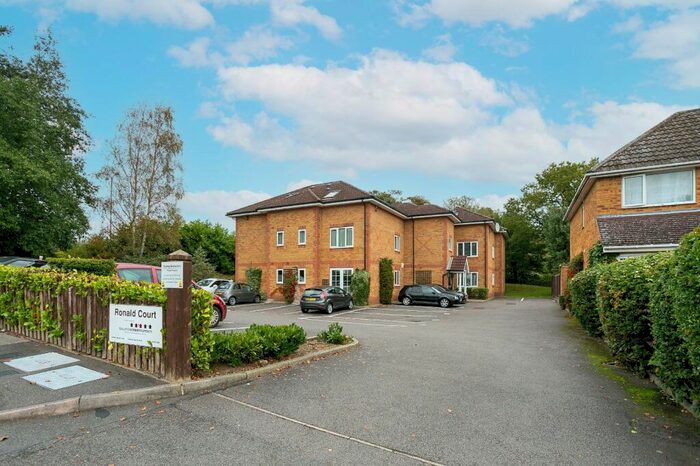 1 Bedroom Apartment To Rent In Oakwood Road, Bricket Wood, St. Albans, AL2