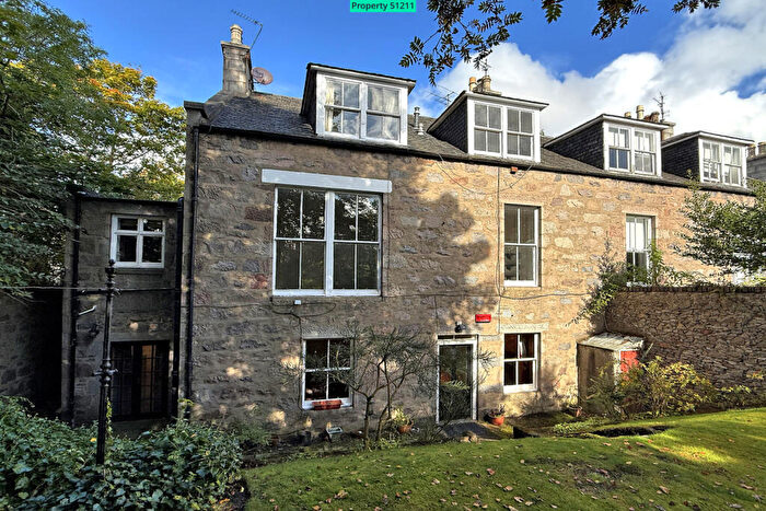 3 Bedroom Flat To Rent In Carden Terrace, Aberdeen, AB10