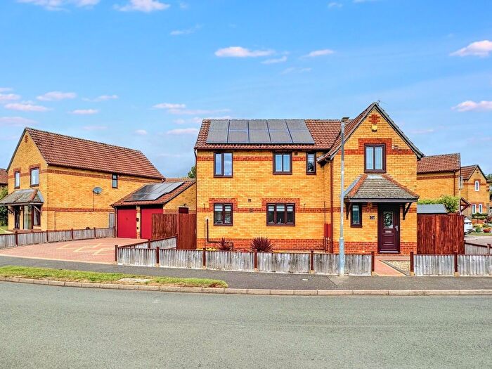 4 Bedroom Detached House For Sale In Oak Drive, Woodford Halse, NN11