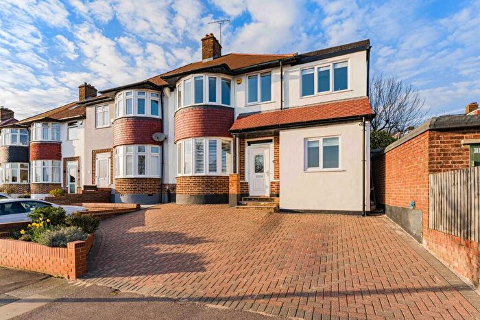 4 Bedroom Semi Detached House For Sale In Dairsie Road, London, SE9