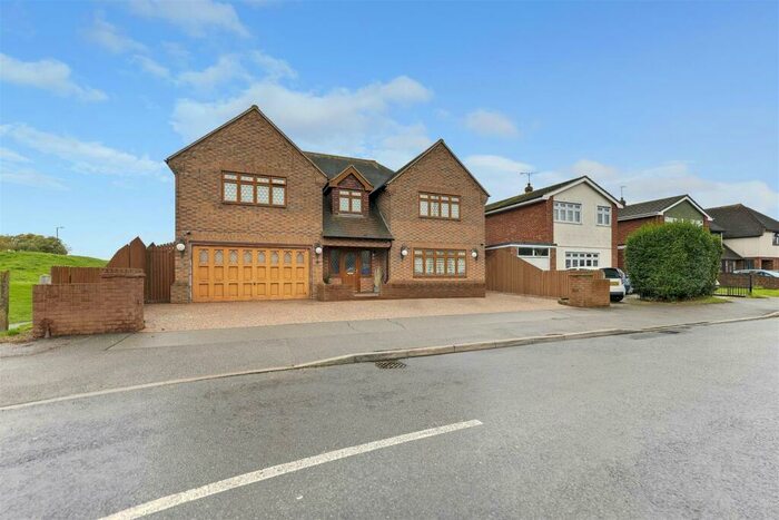 5 Bedroom Detached House For Sale In Rainbow Road, Canvey Island, SS8