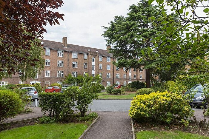 3 Bedroom Flat To Rent In Birkenhead Avenue, Kingston, KT2