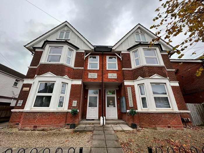 2 Bedroom Flat To Rent In Leigh Road, Eastleigh, Hampshire, SO50