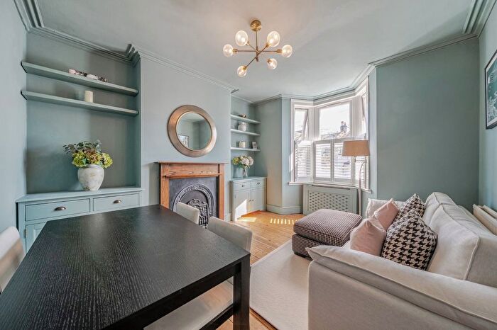2 Bedroom Maisonette For Sale In Colmer Road, Streatham, London, SW16