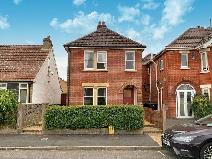 3 Bedroom Detached House To Rent In Burford Avenue, Salisbury, SP2