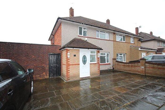 3 Bedroom Property To Rent In Homestead Way, Croydon, CR0