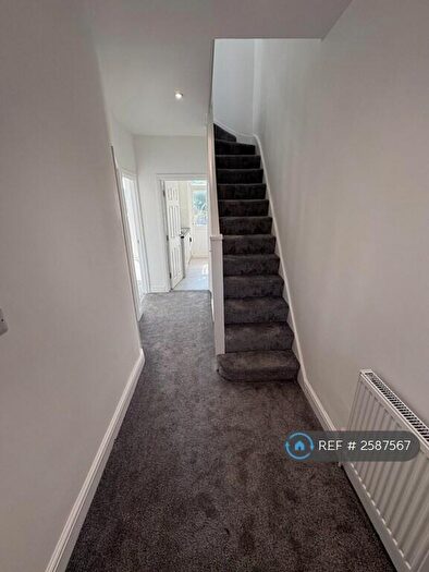 5 Bedroom Terraced House To Rent In Wakemans Hill Avenue, London, NW9