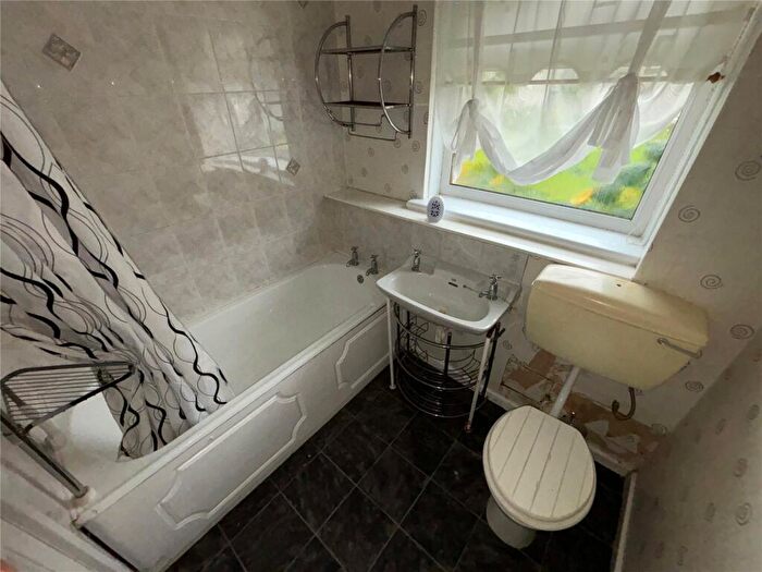 1 Bedroom Flat For Sale In Hirst Gardens, Shotts, North Lanarkshire, ML7