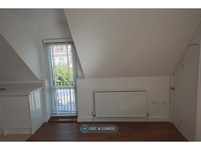 Studio To Rent In Dyke Road, Brighton, BN1