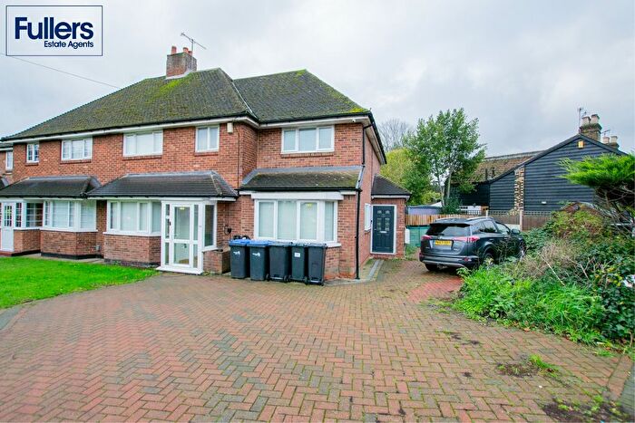 3 Bedroom End Terrace House To Rent In Barber Close, Winchmore Hill, N21